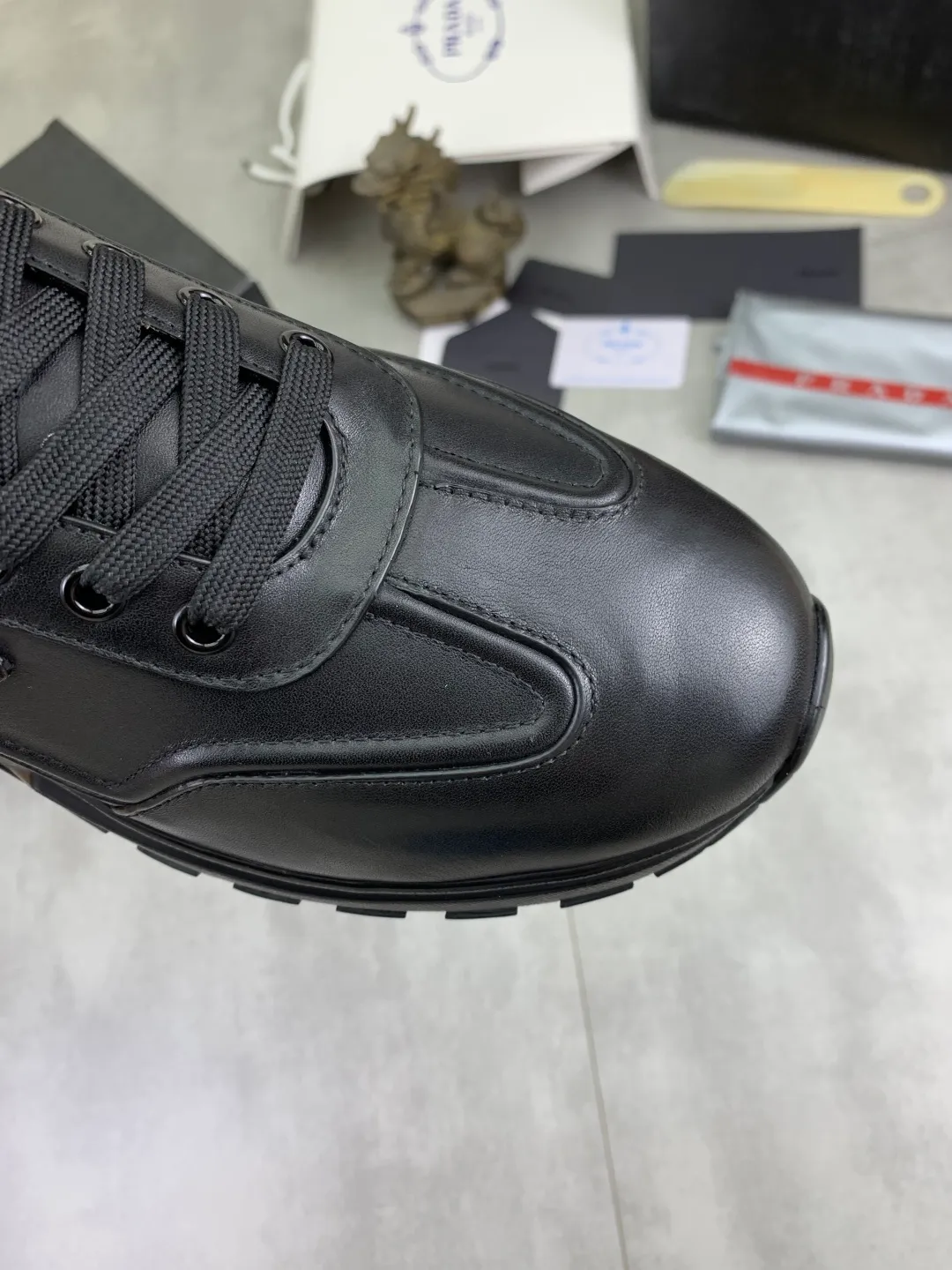 Men's men's shoes P600 💰[actual price] top quality, new popular models on the official website, timeless for a century, 🆘 The trendy brand (Prada) mainly promotes popular models, avant-garde and versatile fashionable men's shoes, privately molded, with cowhide splicing and 1:1 oil edge treatment... fashionable and simple, original imported cowhide with python skin, cowhide leather lining for feet; the atmosphere and personality are more fashionable, eye-catching and pursuing class. It will subvert the old idea and be a must-have for fashionistas who want to spend time with you! Must keep it! High-end comfortable and low-cost, high-end quality workmanship. Size: 38-45 4️⃣ colors available. full package